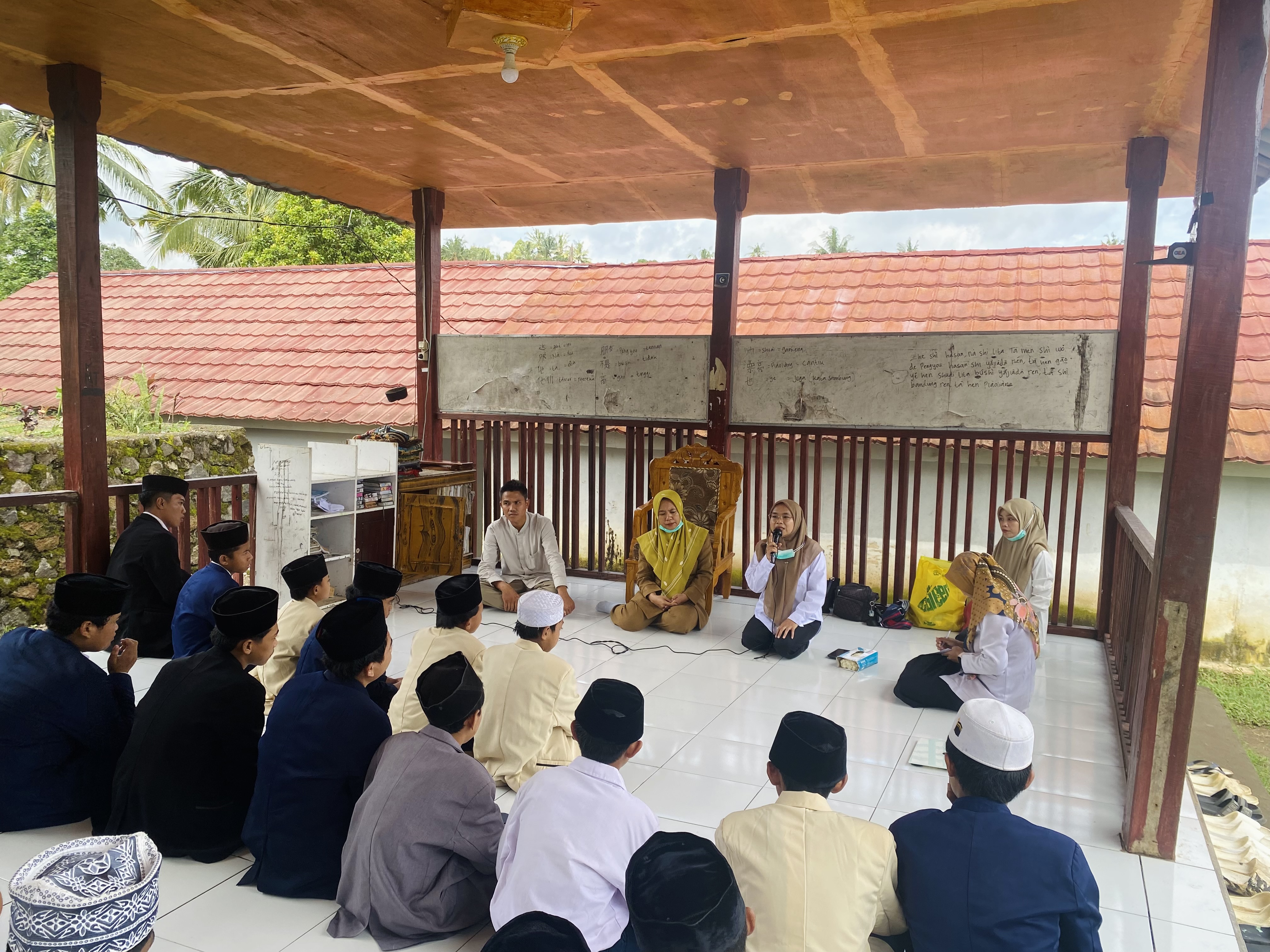 Santri Pondok Modern Internasional Nahdlatul Tujjar Mendapatkan Kunjungan dari Puskesmas Santong 